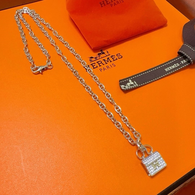 H**me5 necklaces